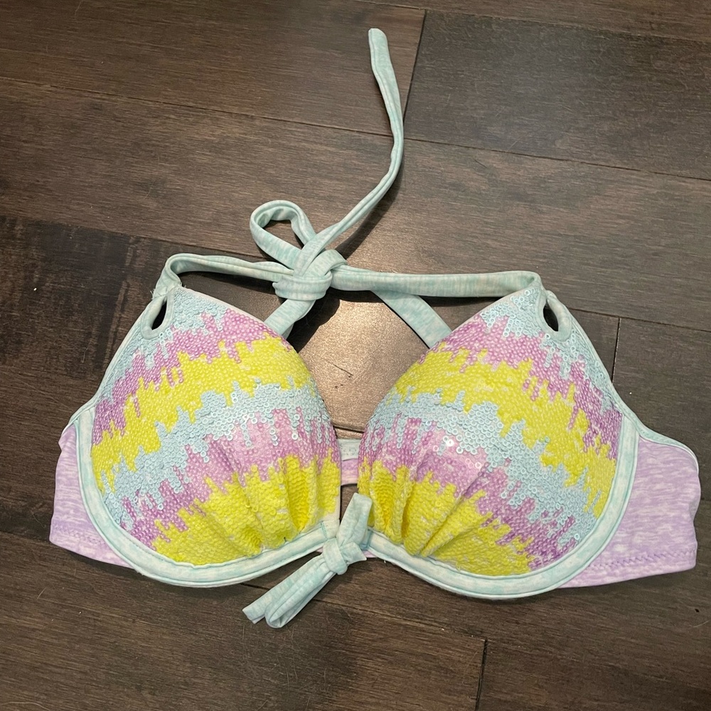 Victoria secret bathing suit 👙 size: 34b